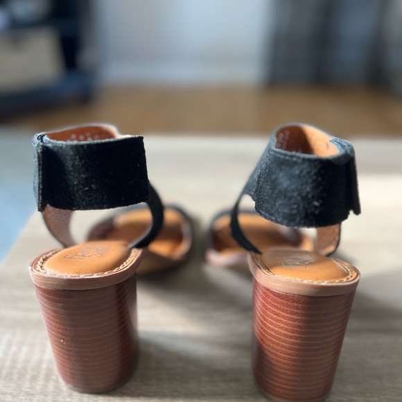 Franco Sarto Delores Sandals - Picture 3 of 9